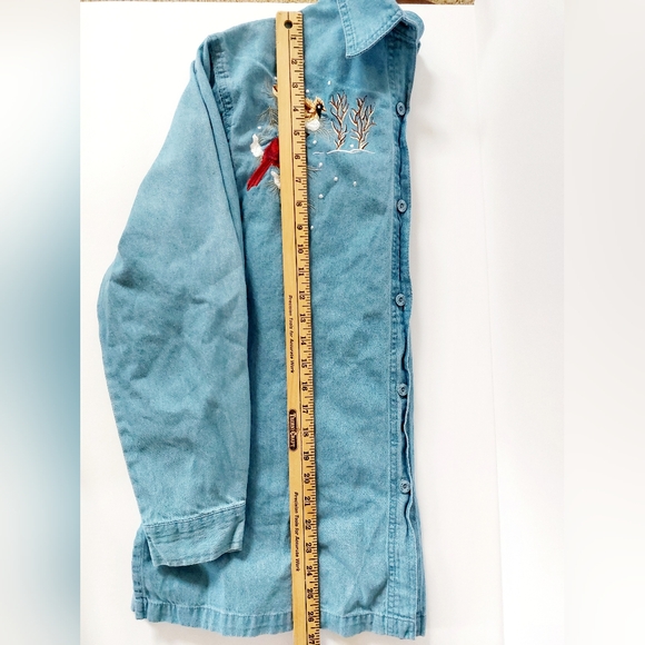 Cardinal Snowy Winter/Christmas Chambray/Denim Shirt size Large Passion - Picture 8 of 9